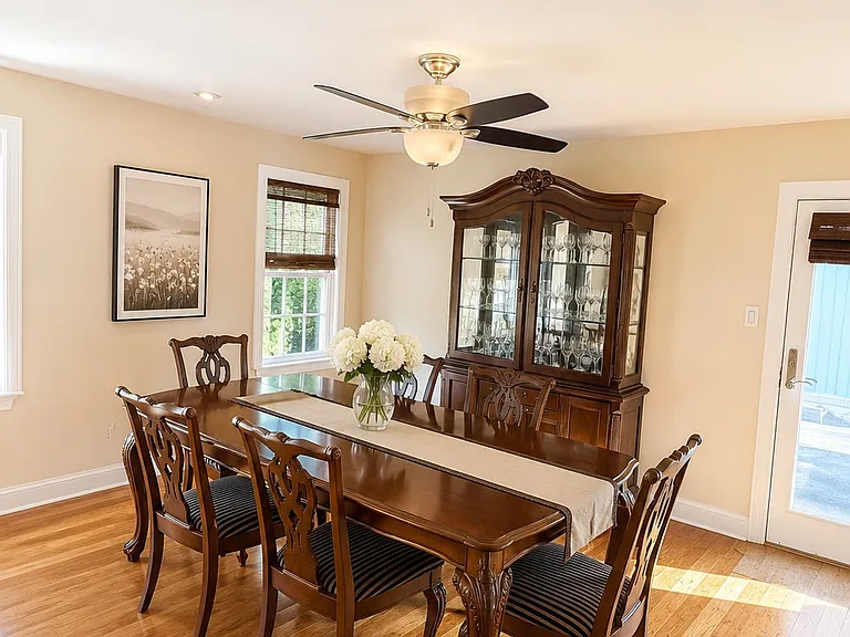 10 Annes Ct — Photo 2