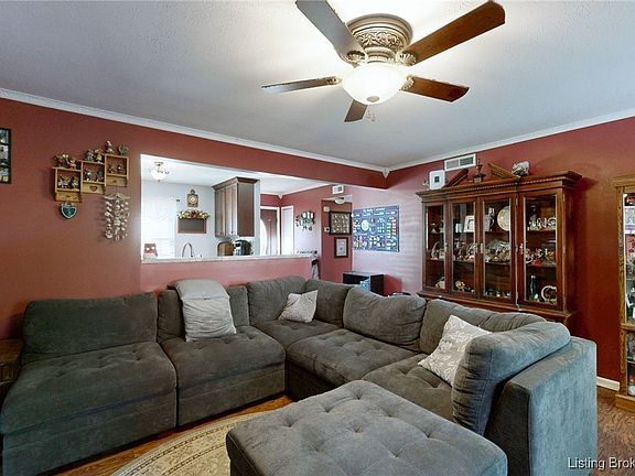 4th image of 1005 Washington Way