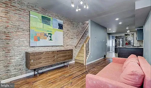 150 N Curley St Photo 1