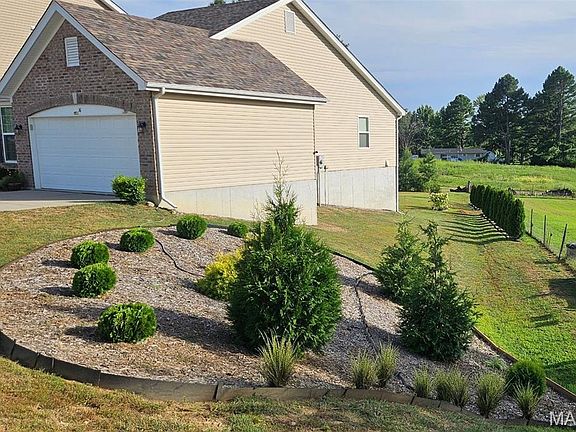 4th image of 36 Chesterfield Ct