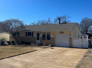 890 Tyson Dr, Florissant, MO 63031