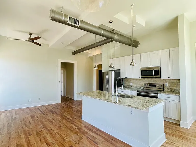 146 E Washington St — Photo 11
