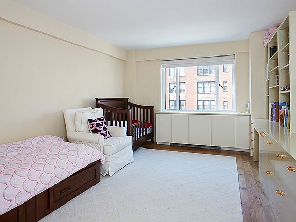 5th image of 140 E 72nd St #12A