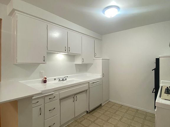5th image of 335 N Isabel St Floor 1