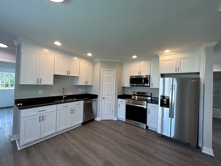 410 Kendall St — Photo 7