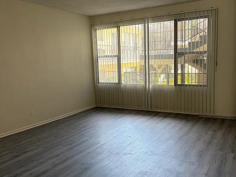 329 California Ave #9 — Photo 1