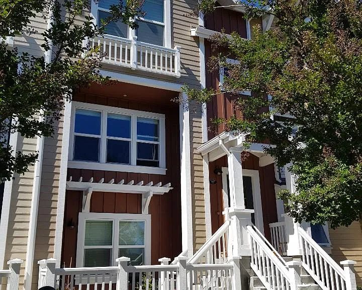 1903 Newbury Dr — Photo 1