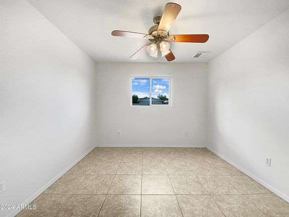 5th image of 132 W JAHNS Place