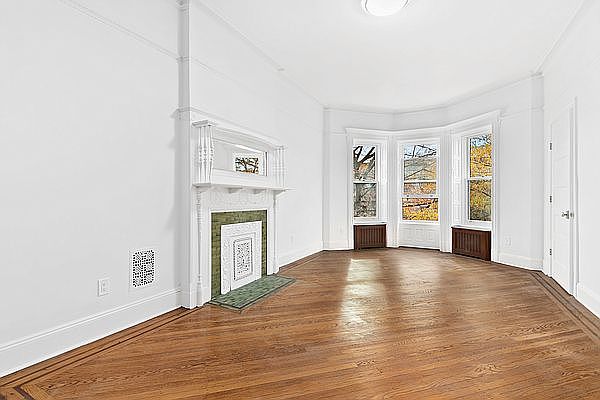 1st image of 125 Bainbridge St #3