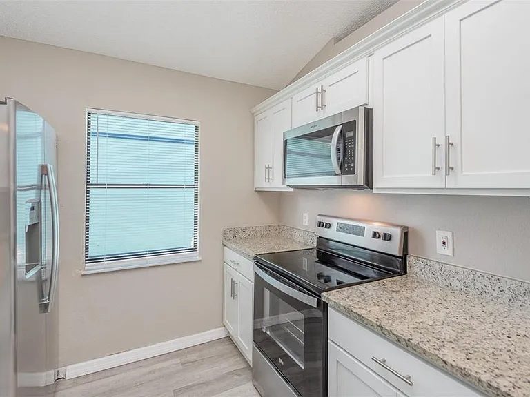 3846 Long Grove Ln — Photo 11