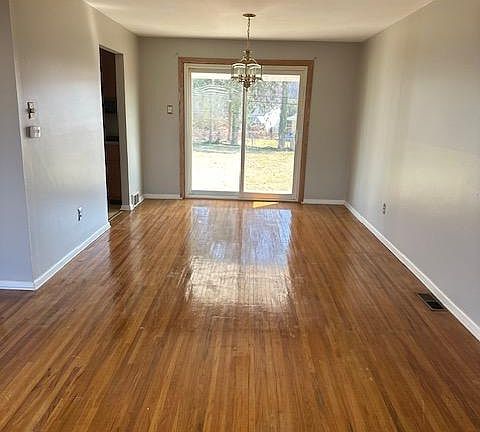 5th image of 817 Rennard Cir