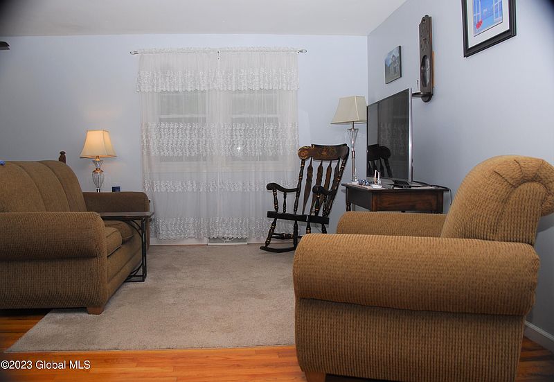 5th image of 28 Lamplighter Lane