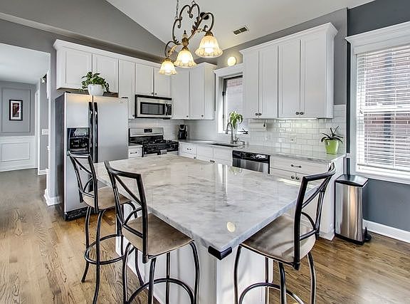 5th image of 1925 N Damen Ave #3