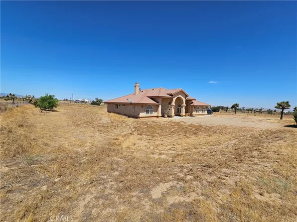 7677 Solano Rd, Phelan, CA 92371