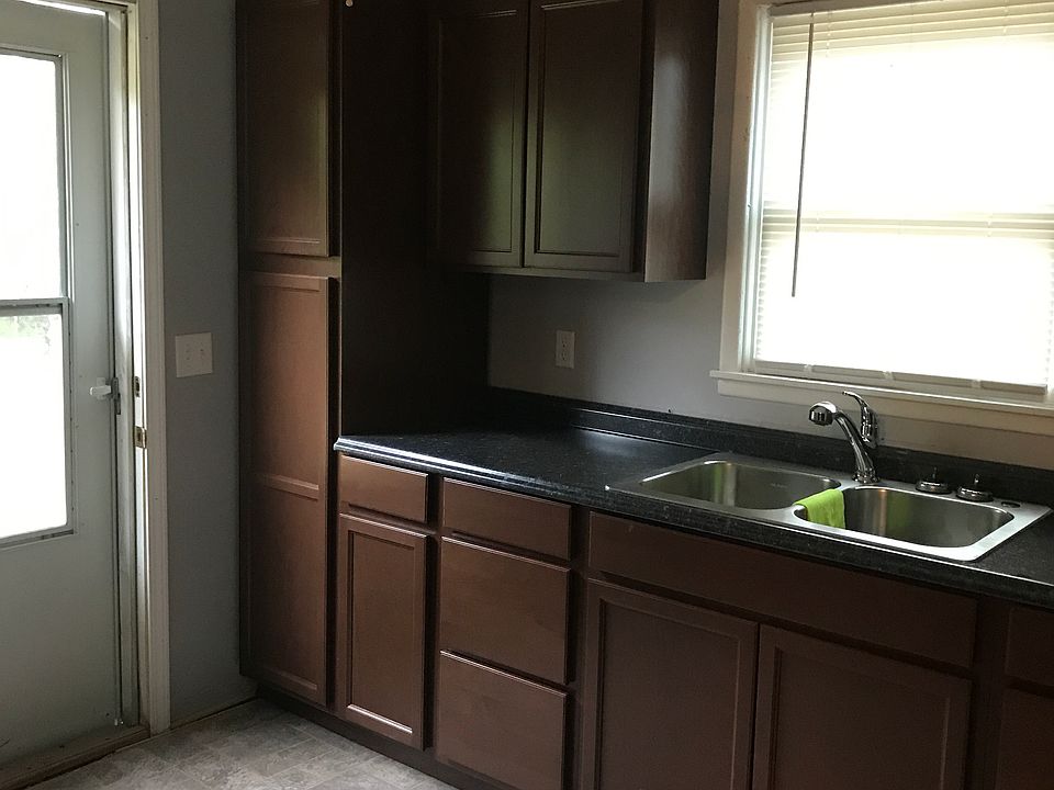 1st image of 905 Vann St SE