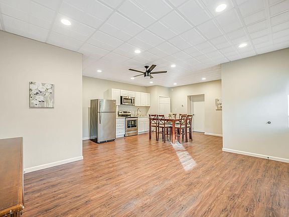 5th image of 8 Willowbrook Ave