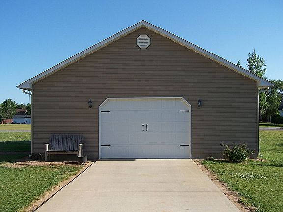 5th image of 821 E Hobgood Ave