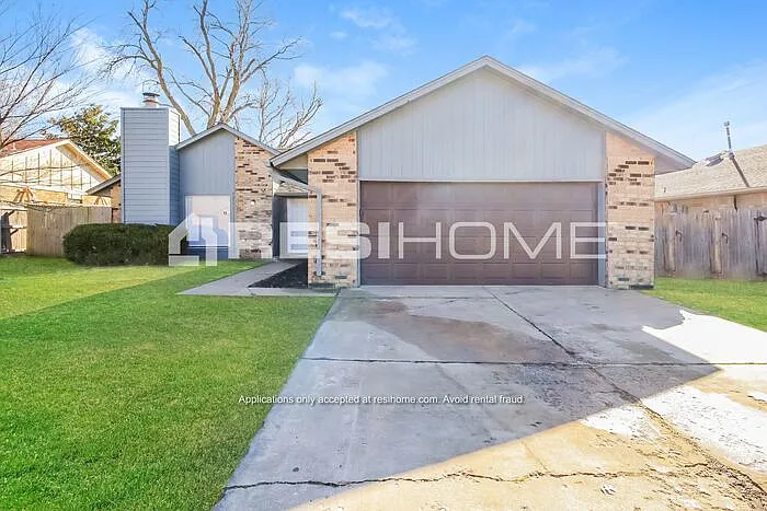 1906 Oakmeadows Dr — Photo 1