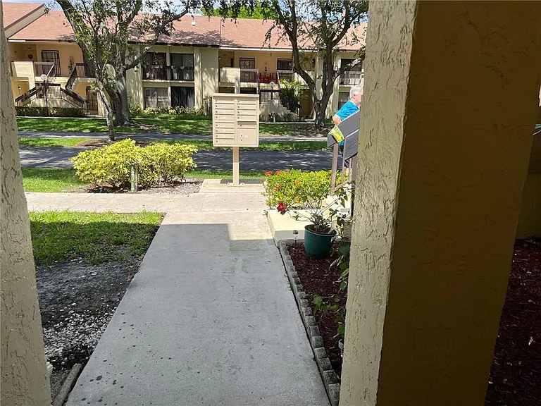 1921 SW 15th St #29 — Photo 6