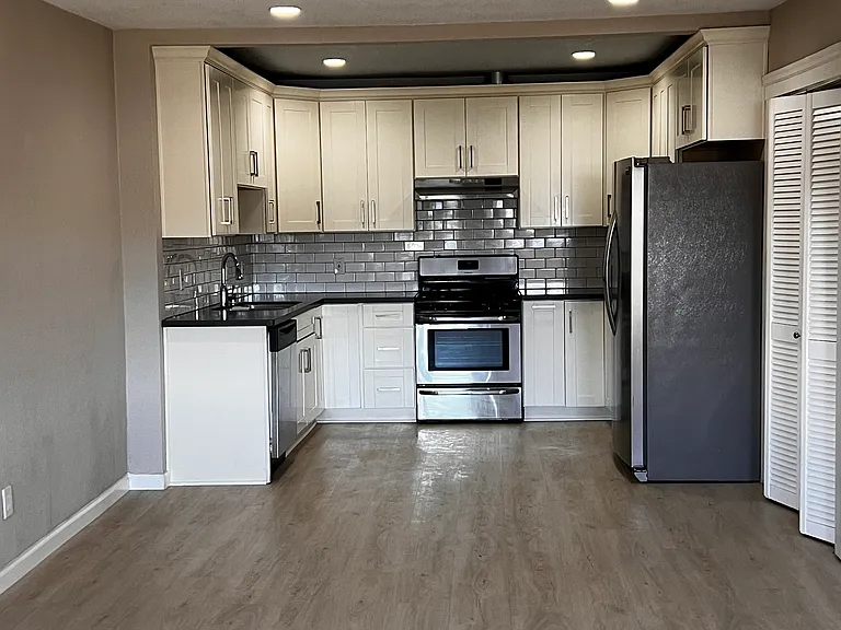 1354 Palou Ave — Photo 1