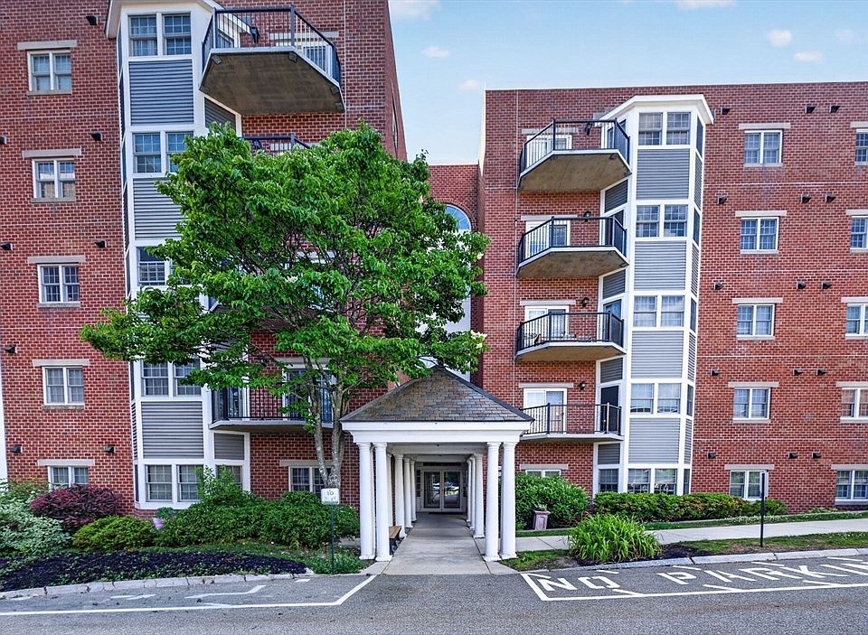 1st image of 148 Main St APT B533