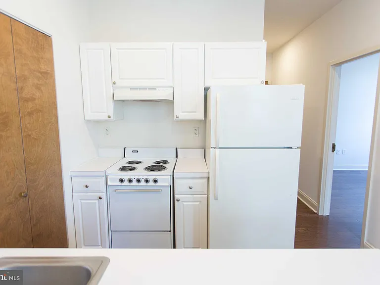 1600-2 Walnut St #501 — Photo 7
