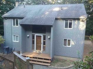 699 Knotty Oak Rd, Coventry, RI 02816