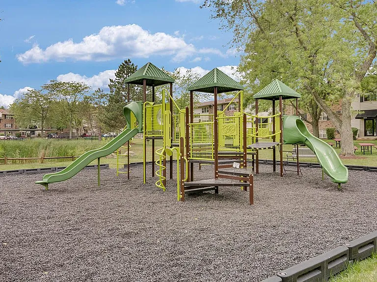 Linden Park Apartments — Photo 40