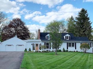 2027 Kaneville Rd, Geneva, IL 60134