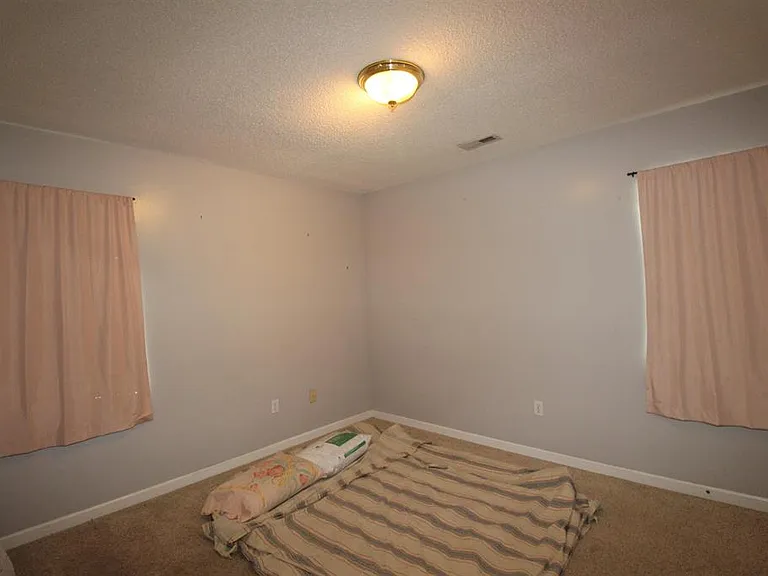 107 Dungannon Ct — Photo 21
