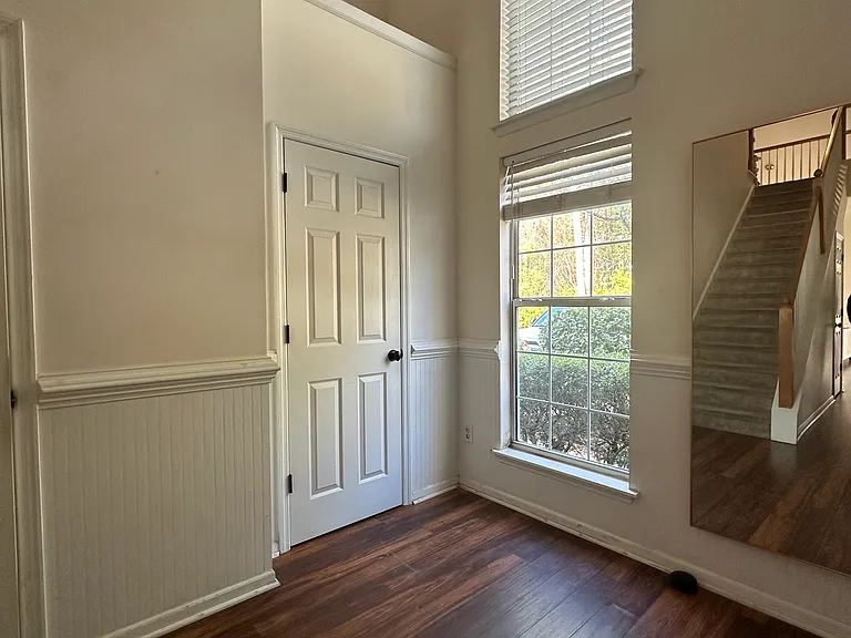 545 Pritchards Point Dr — Photo 4