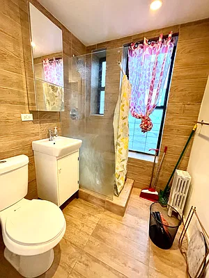 Rented by Safdie Realty Group | media 9