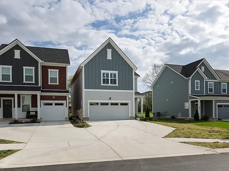 550 Twyla Dr — Photo 1