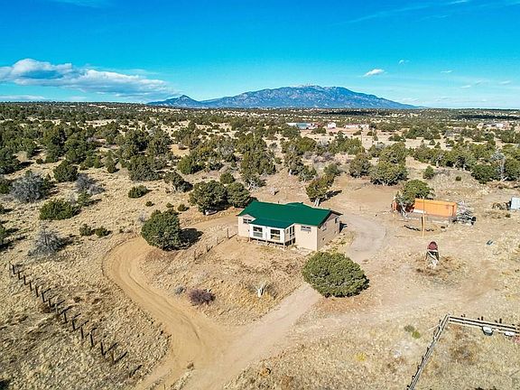 2nd image of 952 Twin Lakes Rd