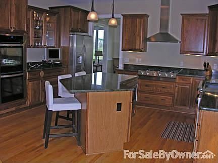 Kitchen : Wonderful place to cook, eat and visit.