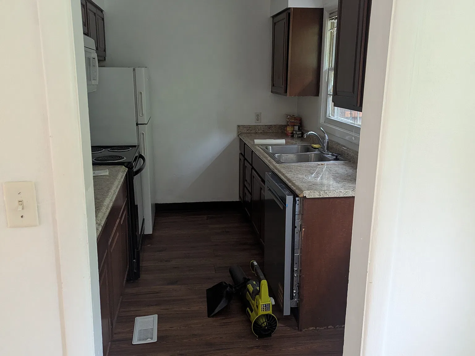 2 bed, 1100 sqft, $1,550 — Photo 4
