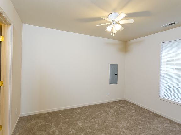 1st Floor Master Bedroom