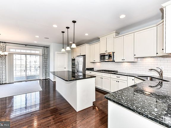 4th image of 6214 Royal Crest Ln