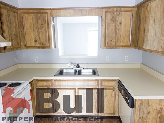 2nd image of 28 Sandalwood Ct