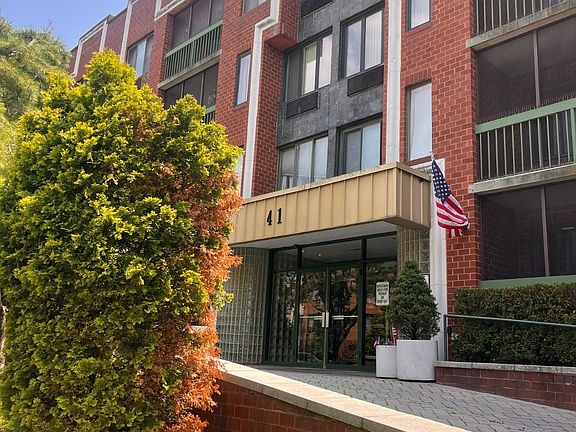 2nd image of 41 Wellington Ct APT 1A
