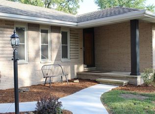 12 Magnolia Dr, Moro, IL 62067