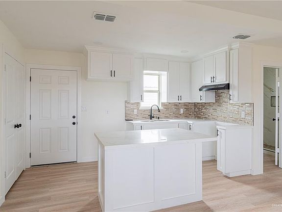 5th image of 1315 Carlos Dr