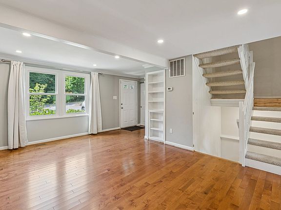 5th image of 6804 Hutchison St