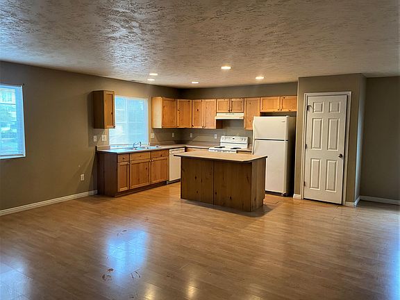 2nd image of 1662 Cerroni Dr