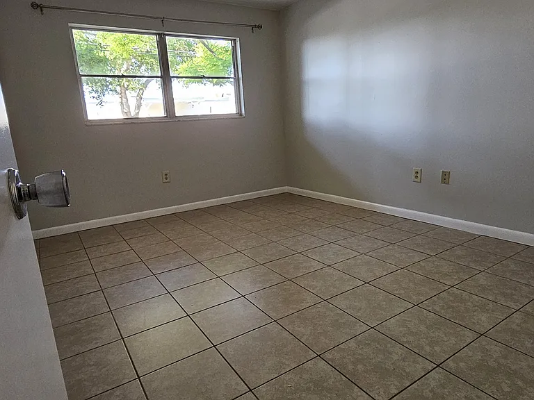 911 Washington Ave SW #117 — Photo 3