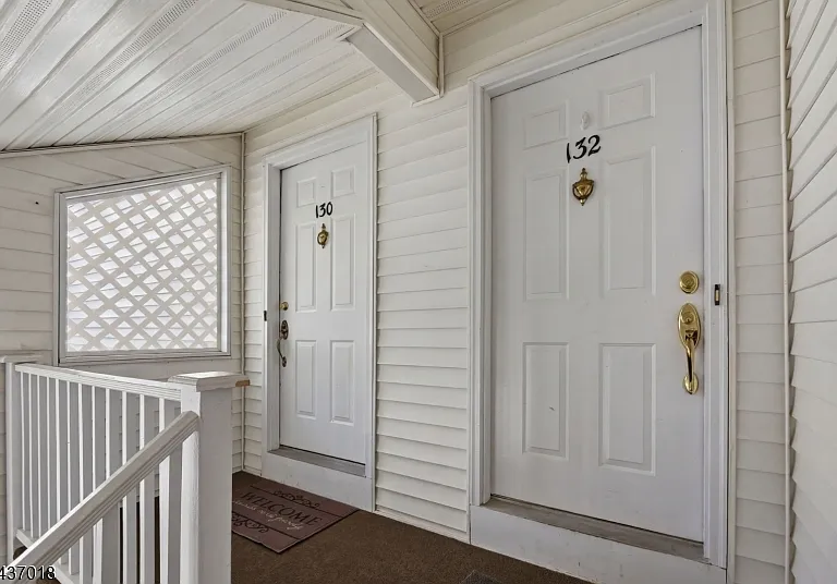 130 Smithfield Ct — Photo 1