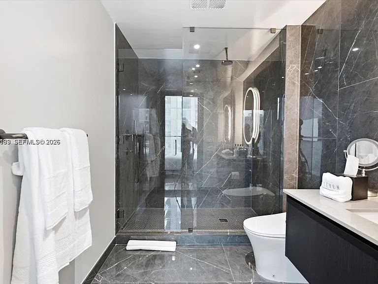 20 NE 11th St #4904-B — Photo 12