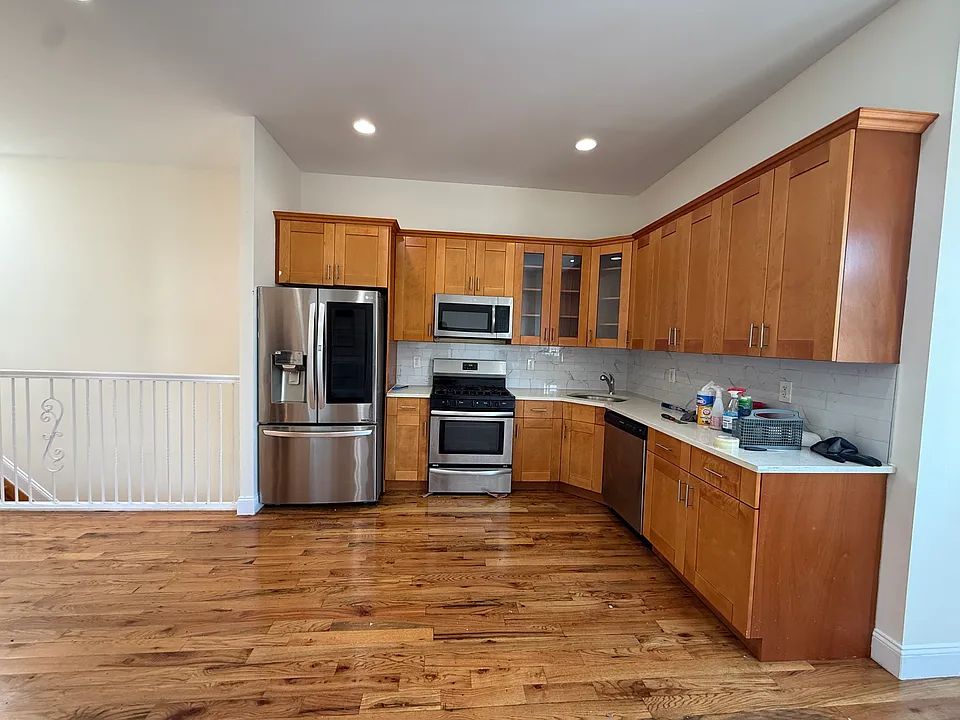 1512 Lurting Ave #2