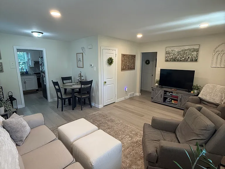 418 W High St — Photo 2