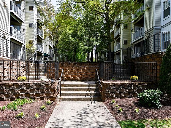 2nd image of 13900 Farnsworth Ln APT 4303